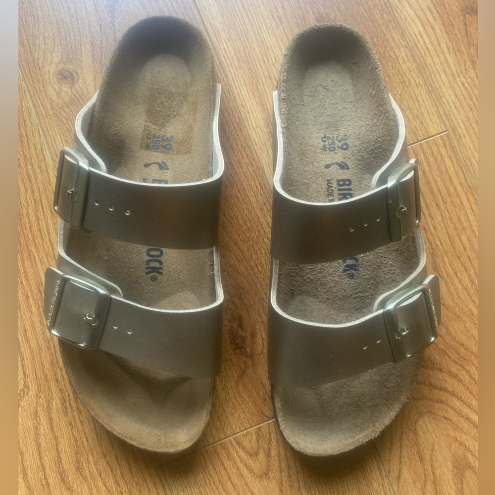 Birkenstocks Women’s Arizona Sandals Gold Sz 39